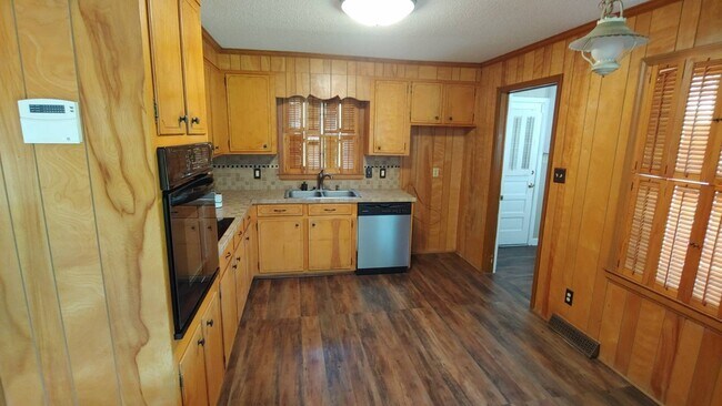 Foto del edificio - 107 Pinewood Dr