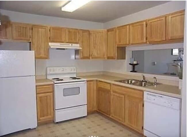 Building Photo - Village Glen Apartments