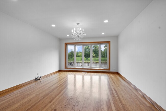 Foto del edificio - 3650 W Peterson Ave