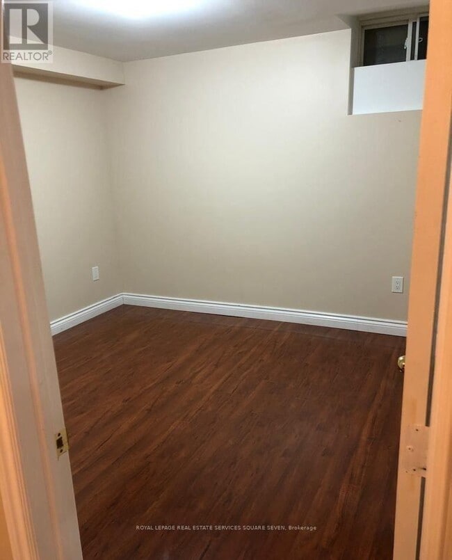 Building Photo - 976 Southfork Dr