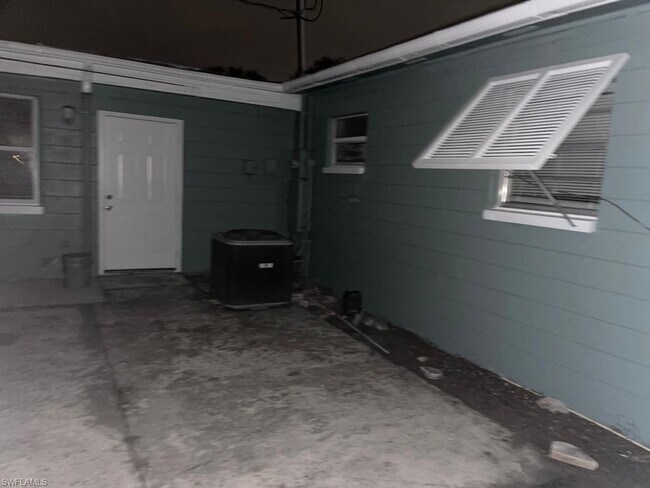 Building Photo - 950 Tropical Palm Ave