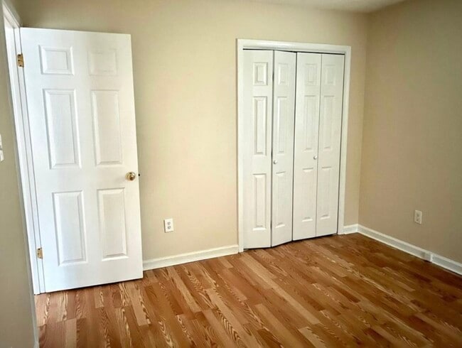 Building Photo - 111 Sunset Dr