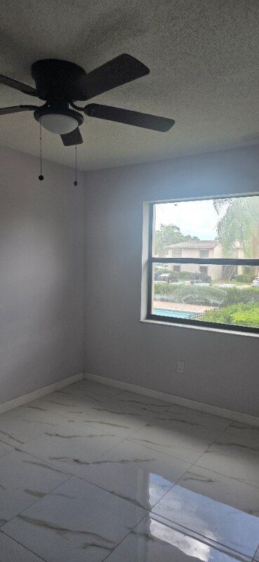 Foto del edificio - 900 NE 209th Terrace