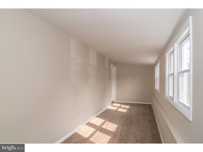 Building Photo - 439 Leedom St