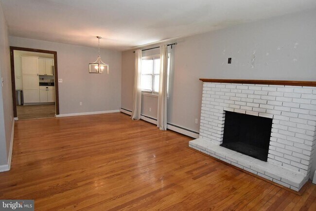 Building Photo - 1406 Persimmon Pl