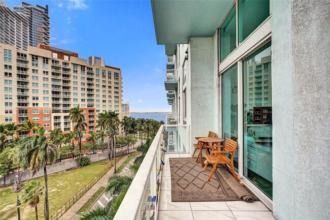 Foto del edificio - 1900 N Bayshore Dr