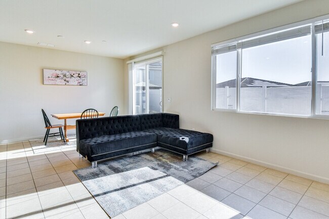 Foto del edificio - 1442 Copperfield Ave