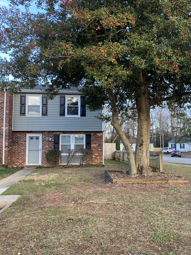Primary Photo - 7942 Clovertree Ct