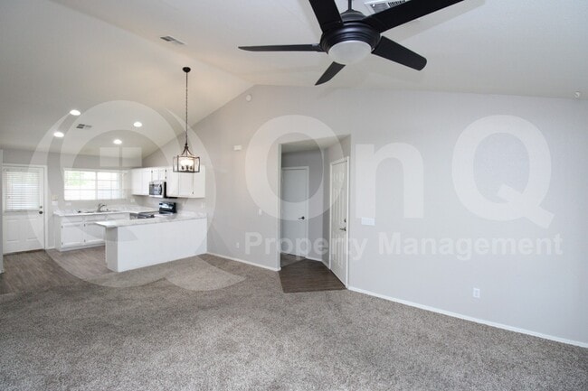 Building Photo - 860 N McQueen Rd