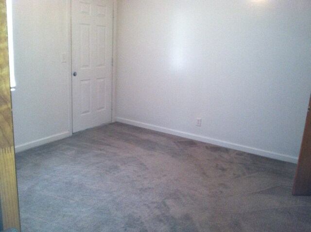 Cama 1 - 978 S Live Oak Dr