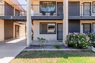Building Photo - 700 W University Dr