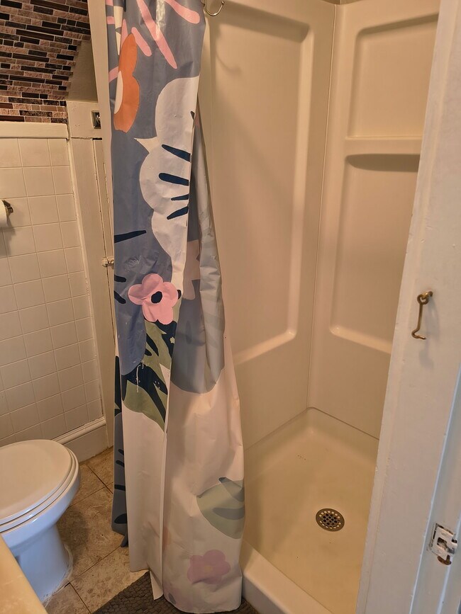 Foto del edificio - 24 Cameron Ave