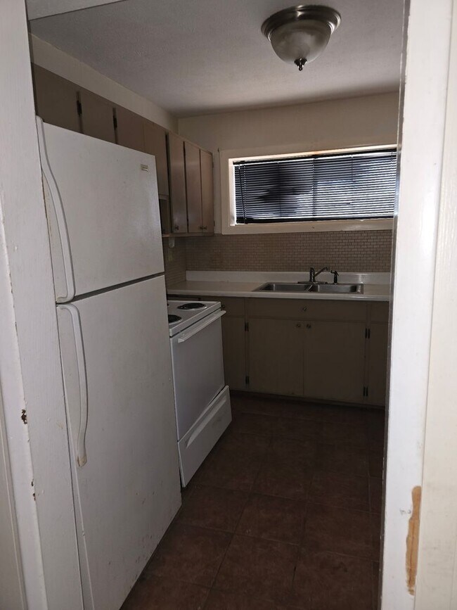Foto del edificio - Oak Ridge 37830 - 1 Bedroom, 1 Bath Apartment - Contact Lisa Vineyard and Shannon Russell (865) 2...