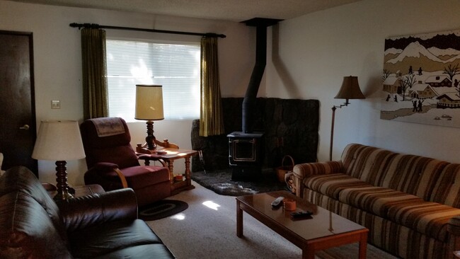 Building Photo - FURNISHED Condo Near Ponderosa Park And Be...