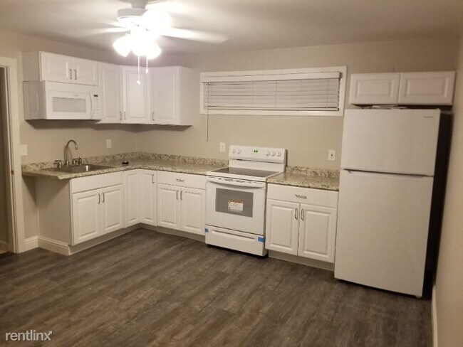 Building Photo - 1 br, 1 bath Townhome - 728 louisa drive