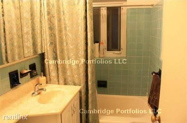 Building Photo - 136 Boylston St