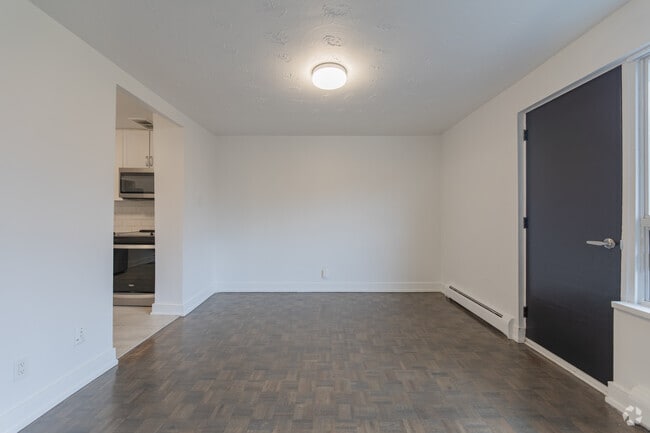 1BR, 1BA - 765SF - Dining Room - 285 Erb Street W
