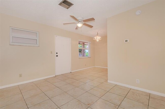 Foto del edificio - 2175 SE 6th St