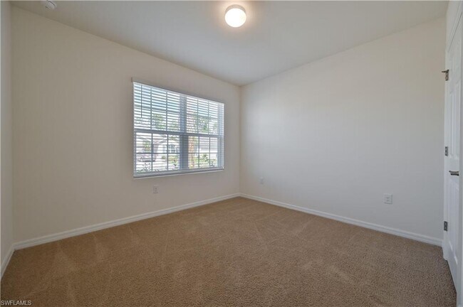 Foto del edificio - 672 Hadley St E