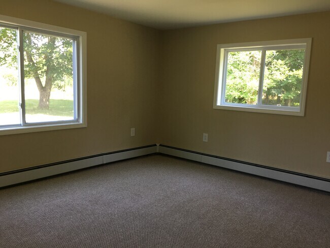 Foto del edificio - 94 Maple Dr