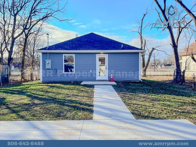 Building Photo - 2 Bedroom Home Available 2/1/25