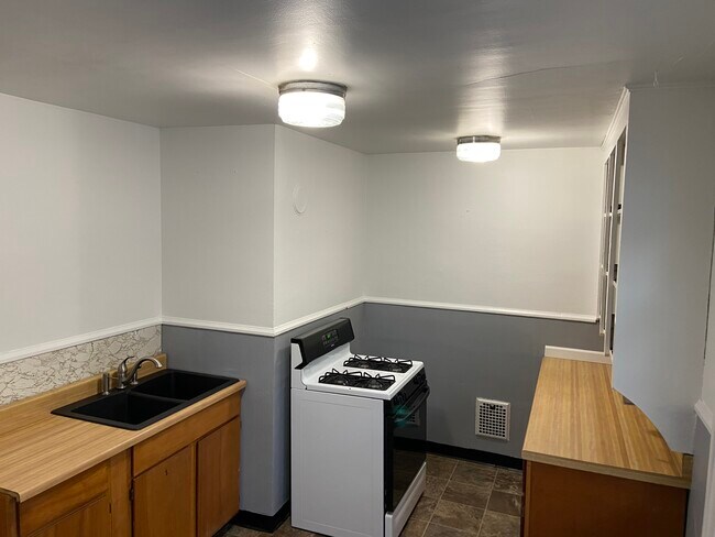 Foto del edificio - 634 Eggert Rd