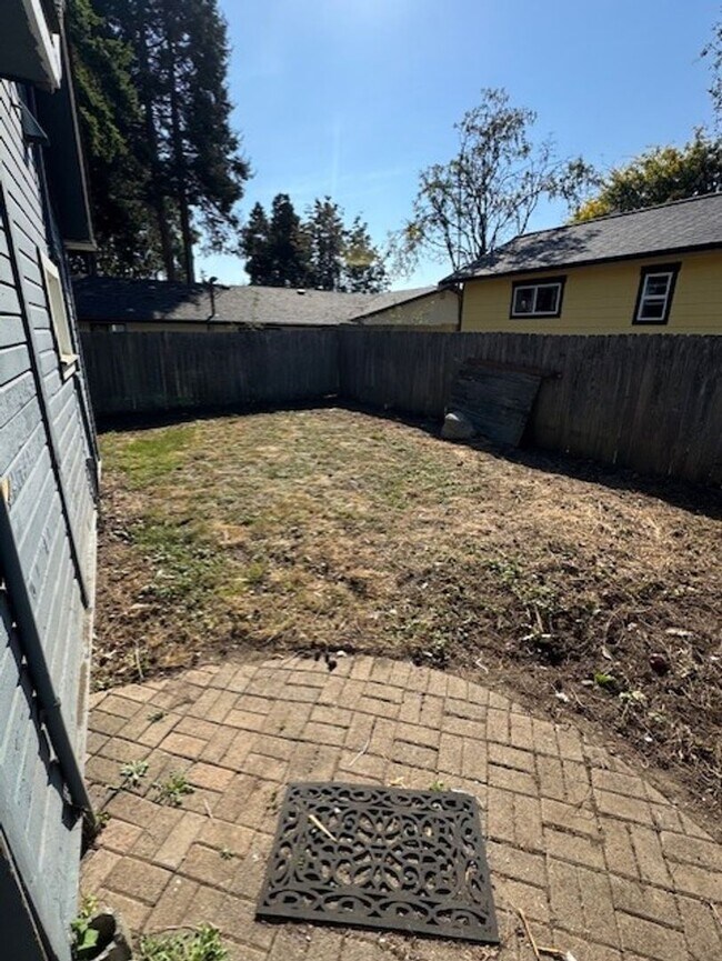 Foto del edificio - 3-Bedroom Home in the Sunnyland neighborho...