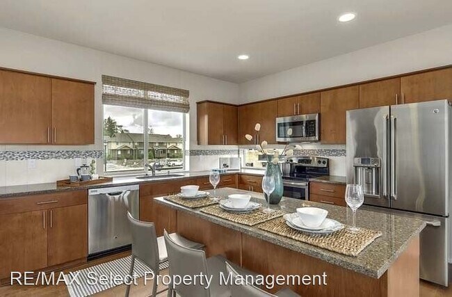 Building Photo - 2 br, 2.5 bath House - 302 Chelan Ave NE