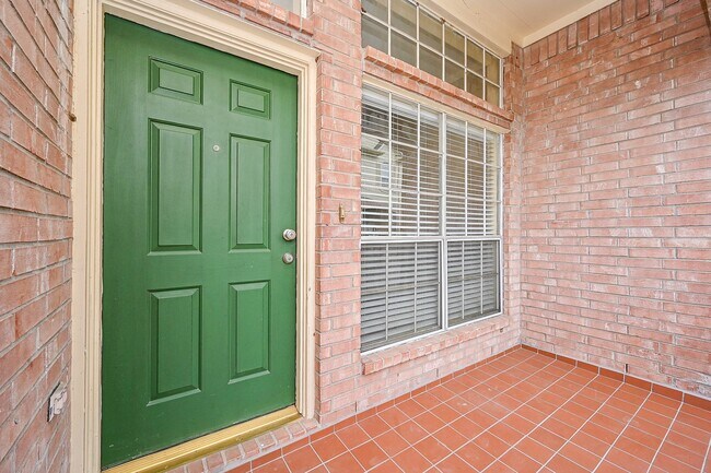 Foto del edificio - 2710 Grants Lake Blvd