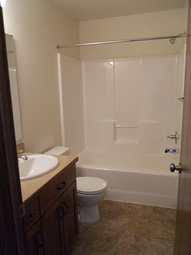 Foto del edificio - 3 Bed 3 Bath Twin Home