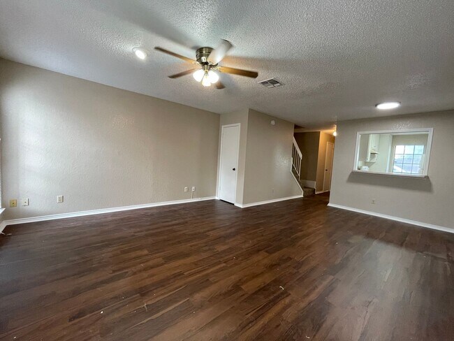 Building Photo - AVAILABLE NOW 2 BEDROOM 1.5 BATH TOWNHOME ...