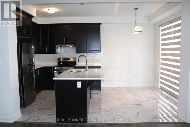 Photo du bâtiment - 6 Vinewood Cres