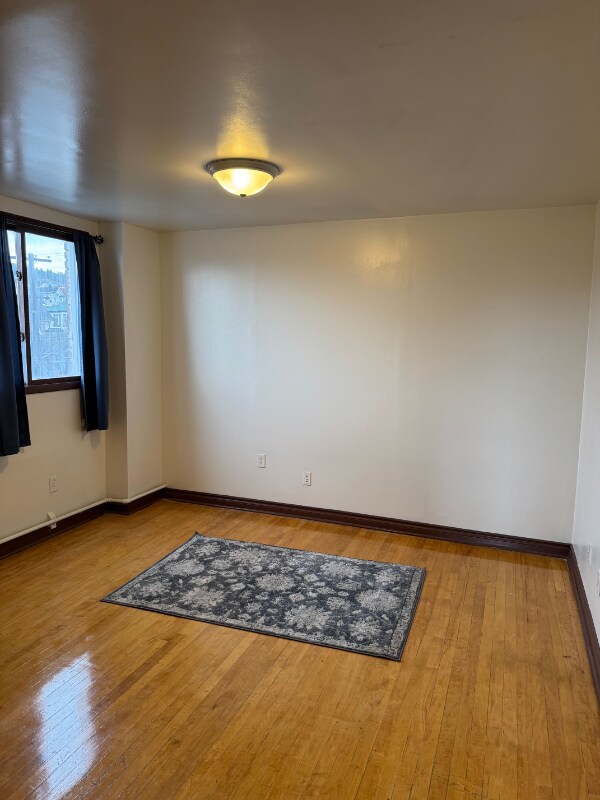Building Photo - 635 W Park St
