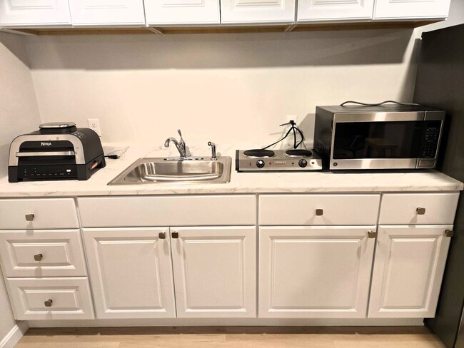 Building Photo - 39 Cottage St