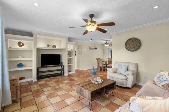 Building Photo - 991 SE Walters Terrace