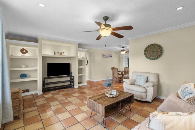 Building Photo - 991 SE Walters Terrace