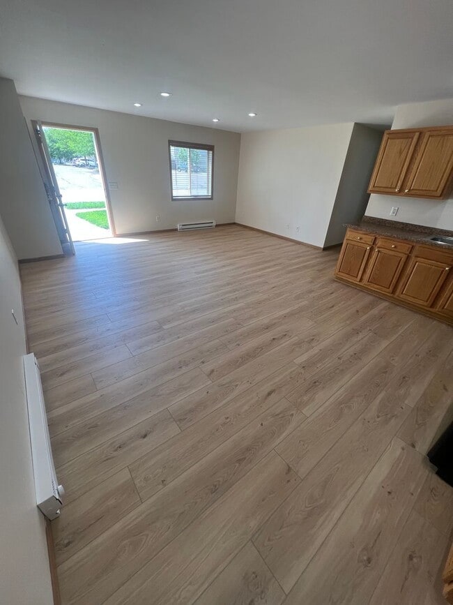 Building Photo - Northern Place Apartments 4