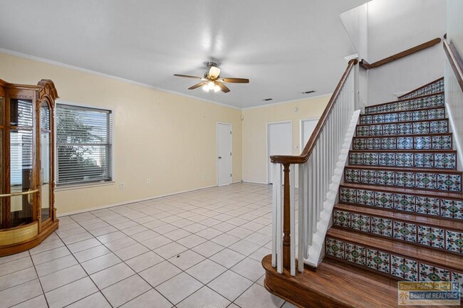 Building Photo - 813 N Shore Dr