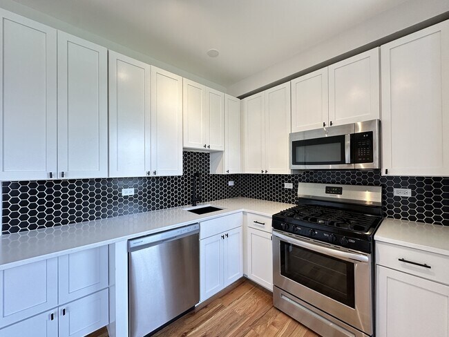 Foto del edificio - 649 W Wrightwood Ave