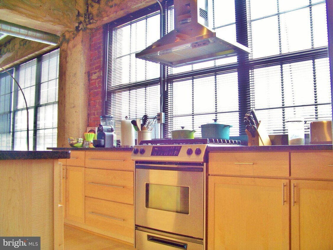Primary Photo - 234 Holliday St