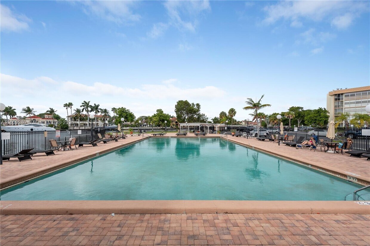 Foto del edificio - 601 Three Islands Boulevard