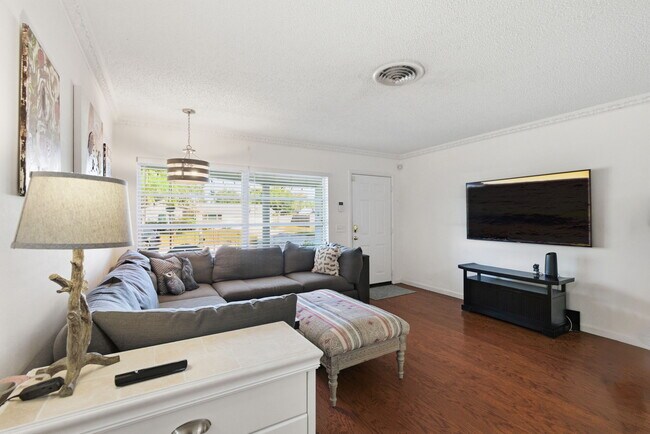 Foto del edificio - 2039 Pine Ridge Dr