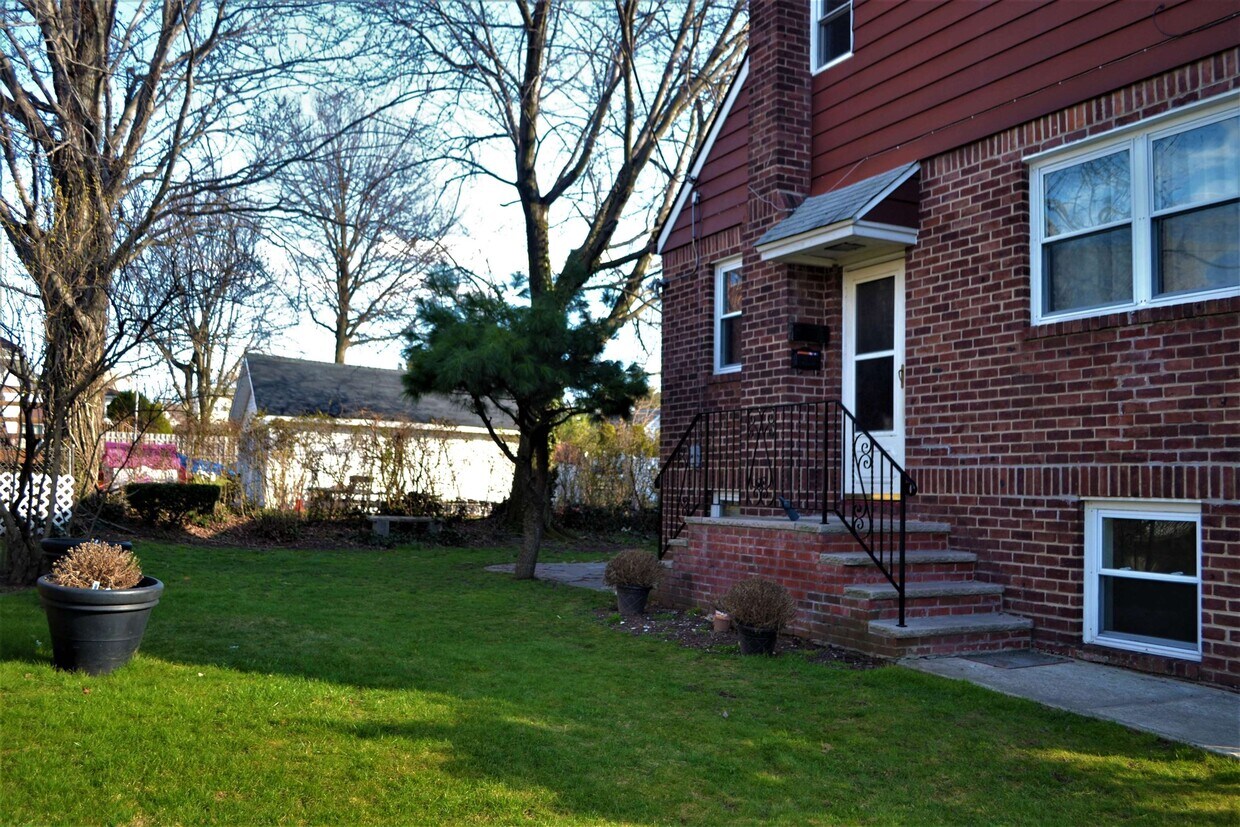 Primary Photo - 330 Chase Ave