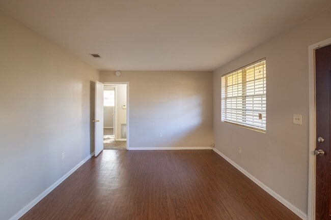 Building Photo - Glynlea Park