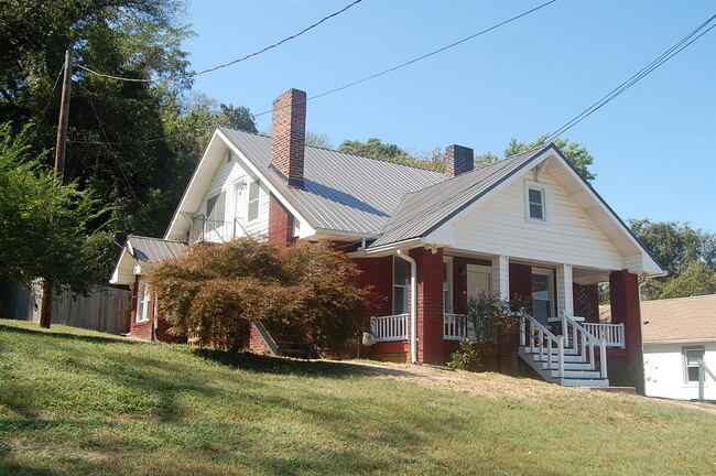 Building Photo - 2225 Atchley St