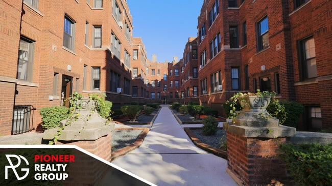 Building Photo - 4409 N Wolcott Ave