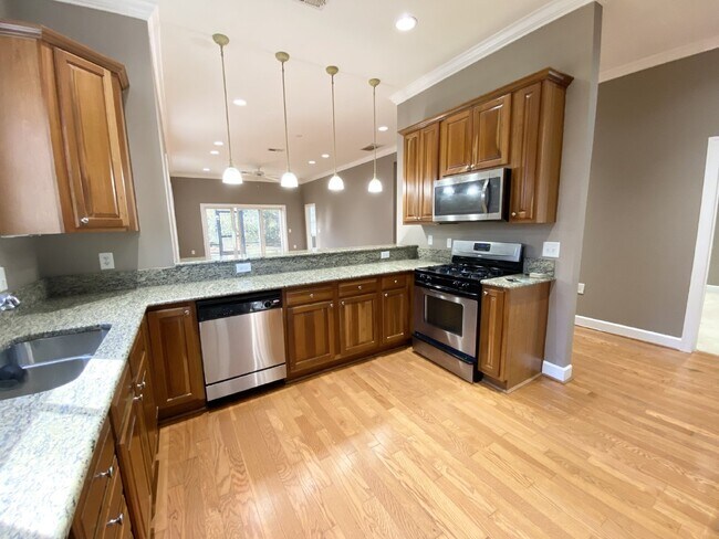 Foto del edificio - Four Bedroom Townhouse w/ Garage in Seagrass Station!