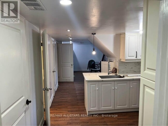 Building Photo - 12 Rossander Ct
