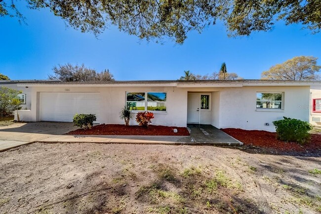 Building Photo - 1446 S Hillcrest Ave