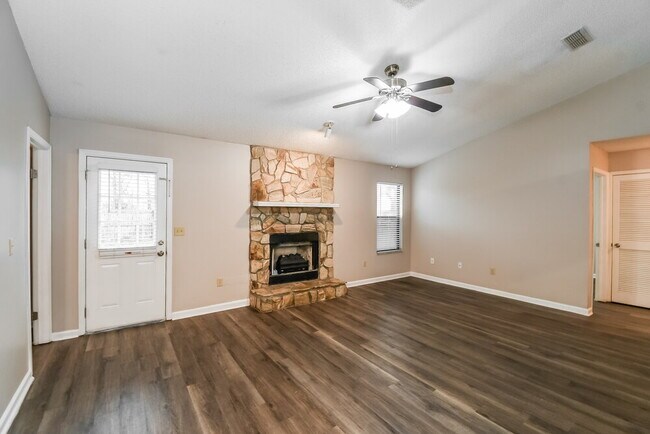 Foto del edificio - 3212 Trishas Ct